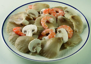 REVUELTO DE GAMBAS, CHAMPIÑONES Y SETAS